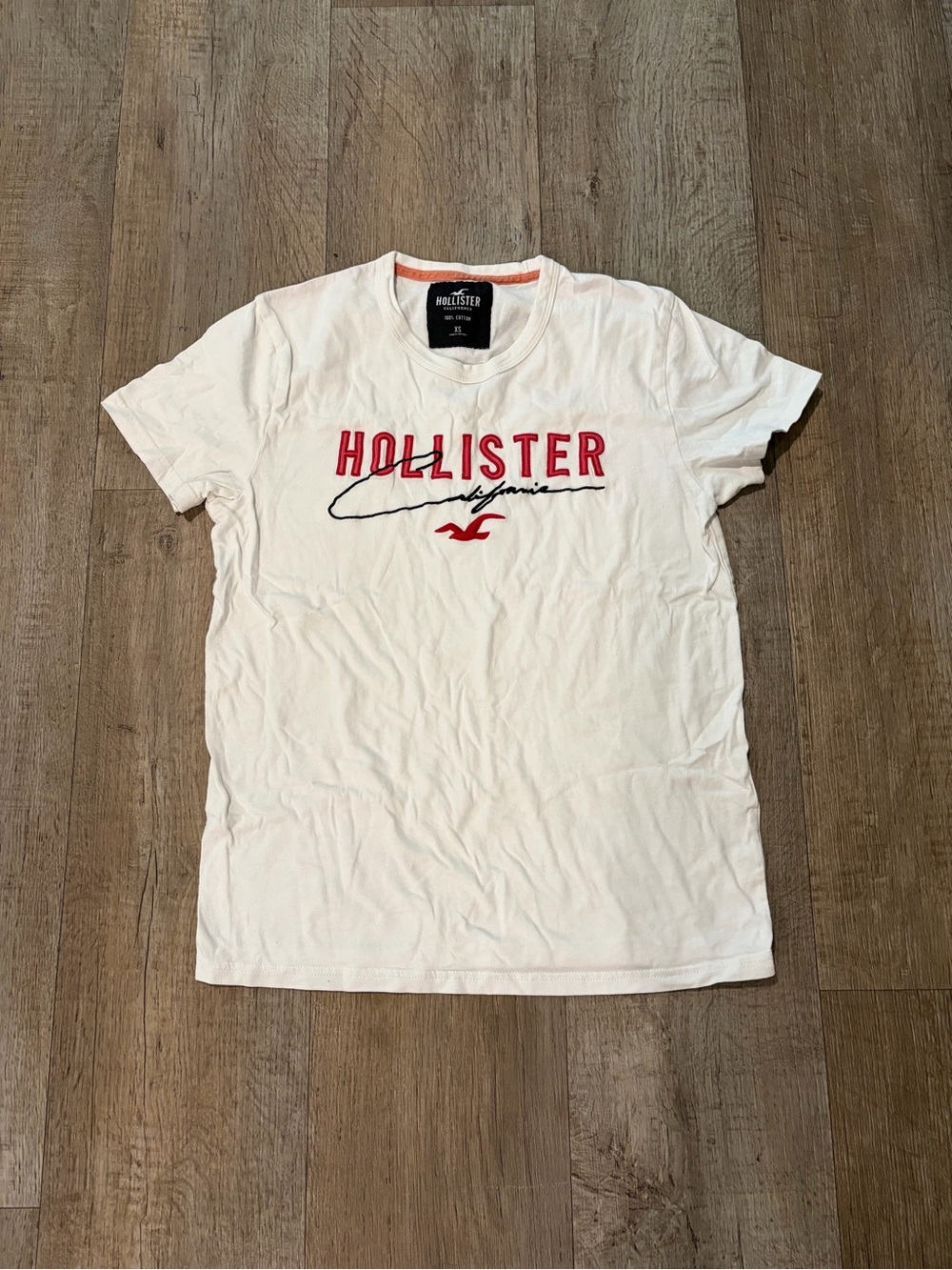 Hollister White Short Sleeve Tee with Red Logo. Size S Y2K Summer Casual